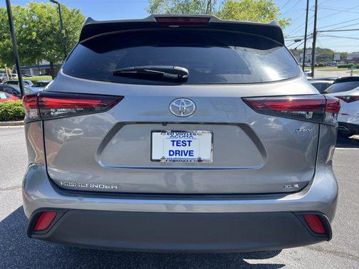 Heavy Metal 2025 Toyota Highlander Hybrid XLE