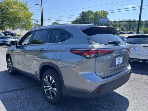 Heavy Metal 2025 Toyota Highlander Hybrid XLE