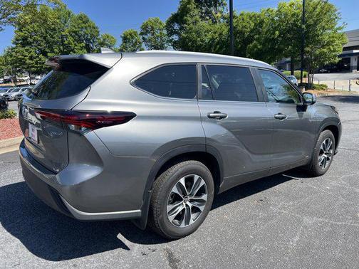 Heavy Metal 2025 Toyota Highlander Hybrid XLE
