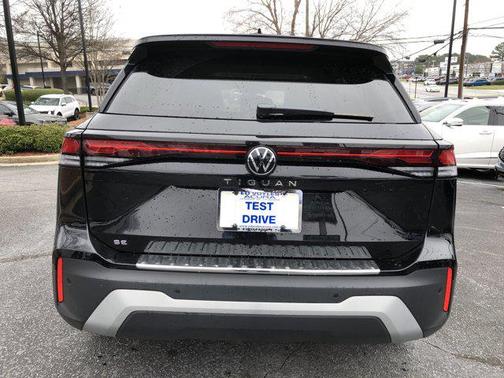 2025 Volkswagen Tiguan 2.0T SE