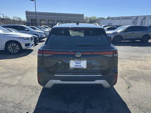 2025 Volkswagen Tiguan 2.0T SE