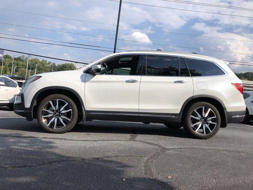 2022 Honda Pilot Touring 8-Passenger