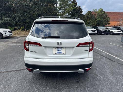 2022 Honda Pilot Touring 8-Passenger