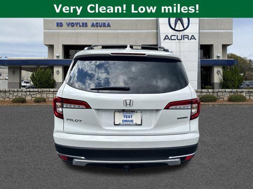 2022 Honda Pilot Touring 8-Passenger