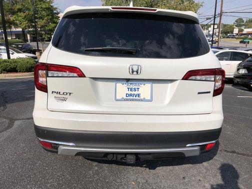 2022 Honda Pilot Touring 8-Passenger