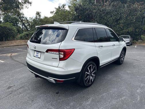 2022 Honda Pilot Touring 8-Passenger