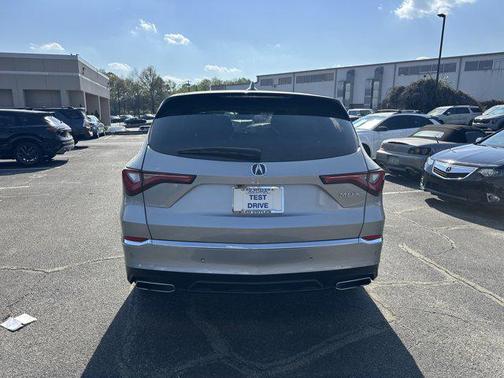 Lunar Silver Metallic 2023 Acura MDX w/Technology Package