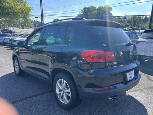 Deep Black Pearl 2016 Volkswagen Tiguan S