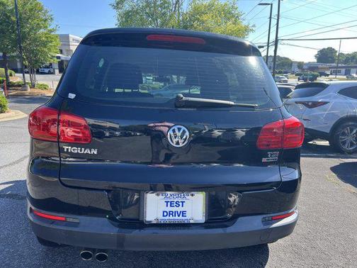 Deep Black Pearl 2016 Volkswagen Tiguan S