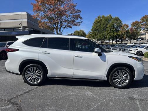 Wind Chill Pearl 2023 Toyota Highlander Platinum