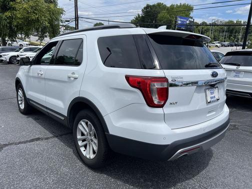 Oxford White 2017 Ford Explorer XLT