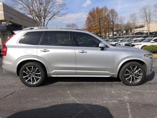 2017 Volvo XC90 T6 Momentum