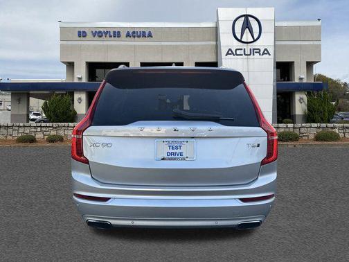 2017 Volvo XC90 T6 Momentum