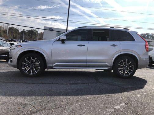 2017 Volvo XC90 T6 Momentum