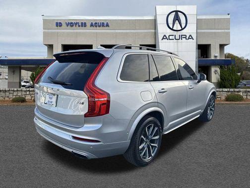 2017 Volvo XC90 T6 Momentum