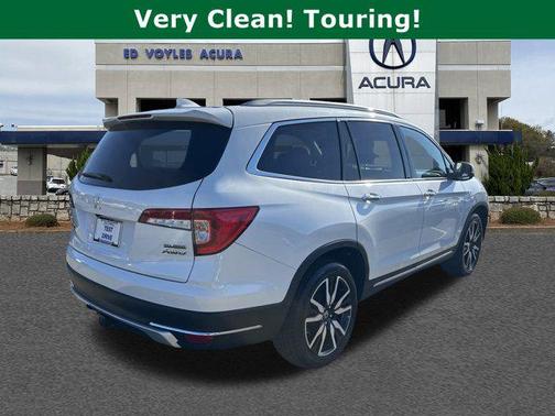 2022 Honda Pilot Touring 8-Passenger