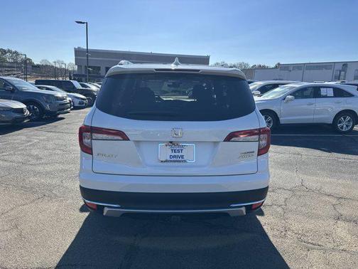 2022 Honda Pilot Touring 8-Passenger