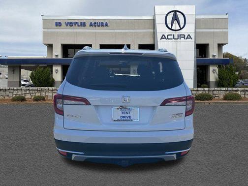 2022 Honda Pilot Touring 8-Passenger