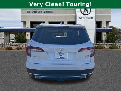 2022 Honda Pilot Touring 8-Passenger