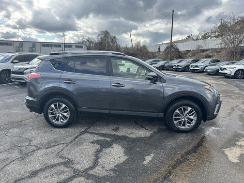 2017 Toyota RAV4 Hybrid XLE
