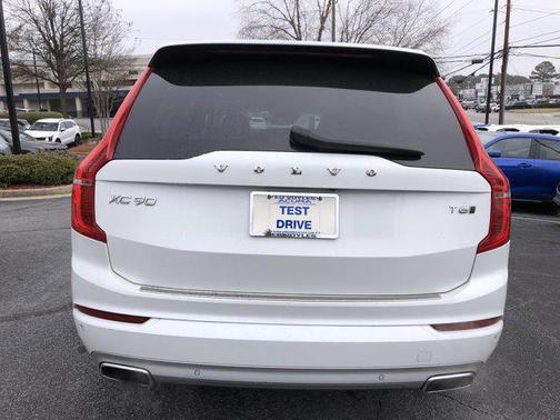 2020 Volvo XC90 T6 Momentum