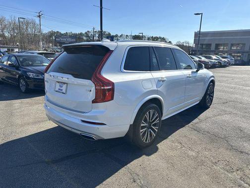 2020 Volvo XC90 T6 Momentum