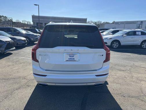 2020 Volvo XC90 T6 Momentum
