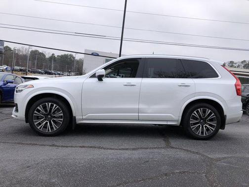 2020 Volvo XC90 T6 Momentum