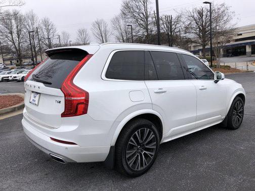 2020 Volvo XC90 T6 Momentum