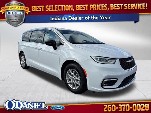 Bright White Clearcoat 2024 Chrysler Pacifica Touring L