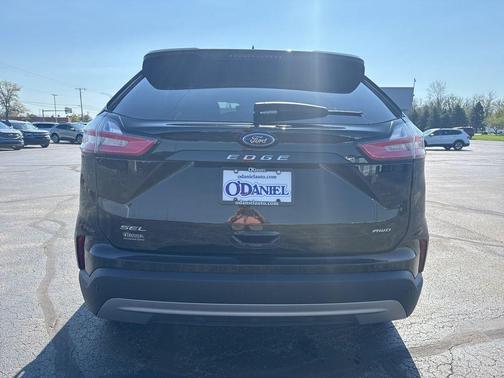Black Metallic 2024 Ford Edge SEL