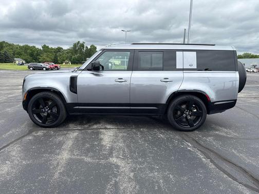 Fuji White 2024 Land Rover Defender X-Dynamic SE