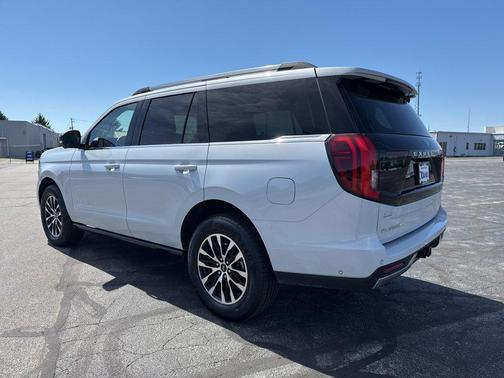 Silver Metallic 2025 Ford Expedition Platinum