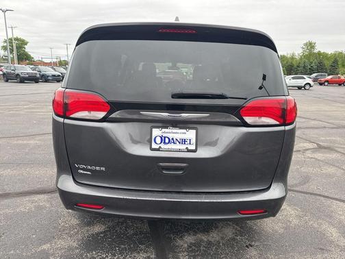Granite Crystal Metallic Clearcoat 2020 Chrysler Voyager LXI