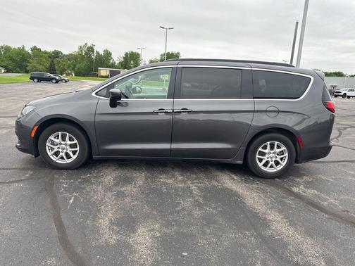 Granite Crystal Metallic Clearcoat 2020 Chrysler Voyager LXI