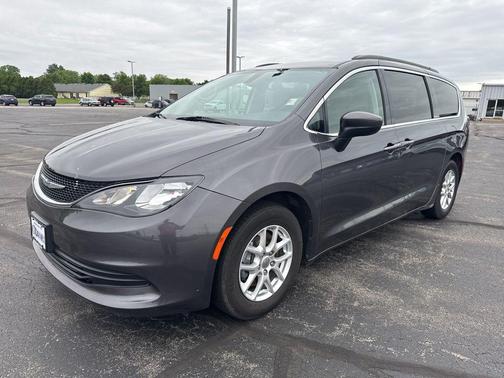 Granite Crystal Metallic Clearcoat 2020 Chrysler Voyager LXI