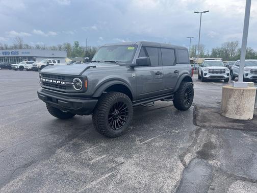 Carbonized Gray Metallic 2026 Ford Bronco Big Bend
