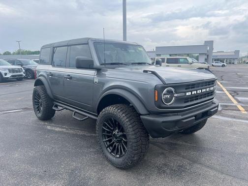 Carbonized Gray Metallic 2026 Ford Bronco Big Bend