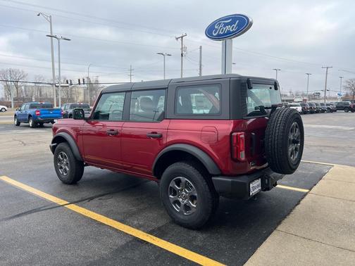 2025 Ford Bronco Base