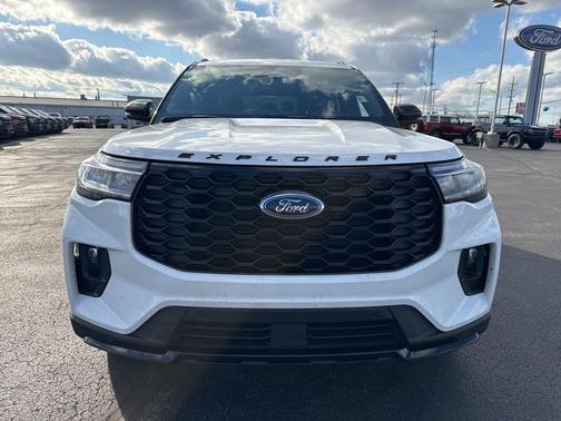 White Metallic 2025 Ford Explorer ST-Line