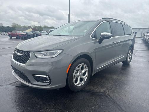 Ceramic Gray Clearcoat 2023 Chrysler Pacifica Limited