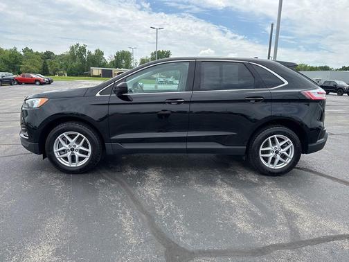 Black Metallic 2023 Ford Edge SEL