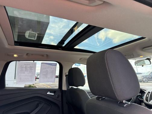 Oxford White 2015 Ford Escape SE