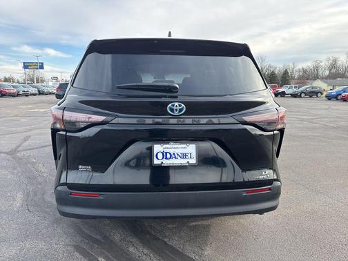 2024 Toyota Sienna LE