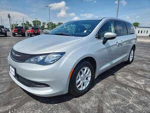 2023 Chrysler Voyager LX