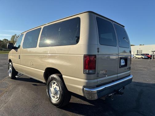 2012 Ford E350 Super Duty XLT