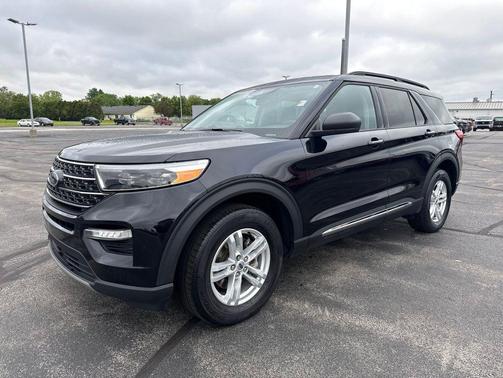 Black Metallic 2024 Ford Explorer XLT