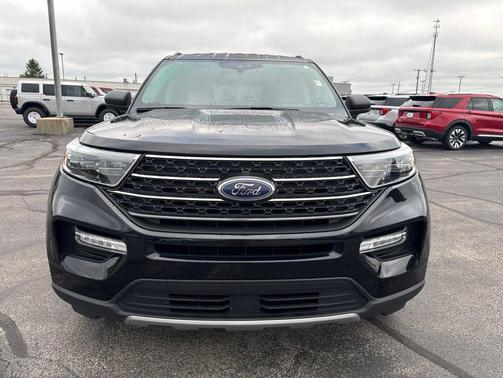 Black Metallic 2024 Ford Explorer XLT