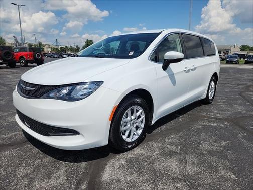 2022 Chrysler Voyager LX