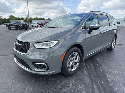 Ceramic Gray Clearcoat 2023 Chrysler Pacifica Limited